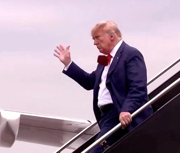 دونالد ترامپ در دادگاه درباره چهار اتهام کیفری مربوط به انتخابات ۲۰۲۰ اعلام بی‌گناهی کرد