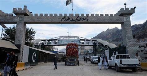 پاکستان برای توقف قاچاق کالاهای ضروری به افغانستان تدابیر مرزی را بازبینی می‌کند