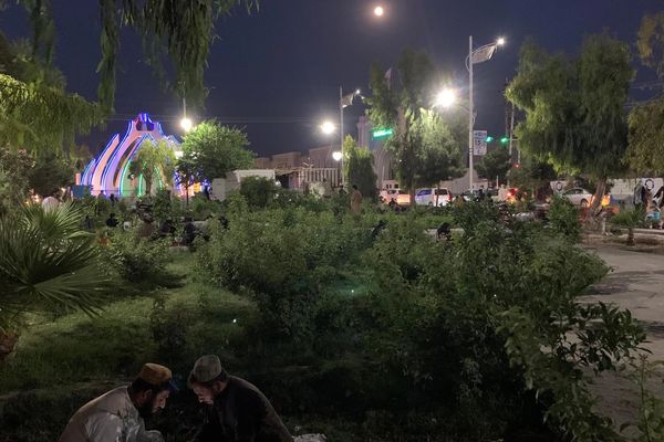 د کندهار اوسېدونکي: طالبان ډېری وخت د یو وخت لمونځ دوه-دوه ځلې په خلکو کوي