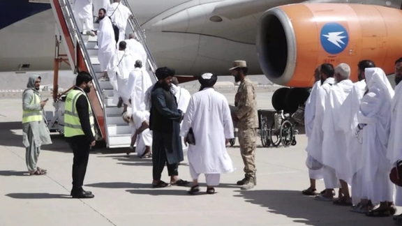 طالبان وقعت عقد نقل الحجاج مع شركتين طيران محليتين
