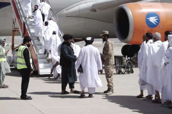 طالبان وقعت عقد نقل الحجاج مع شركتين طيران محليتين