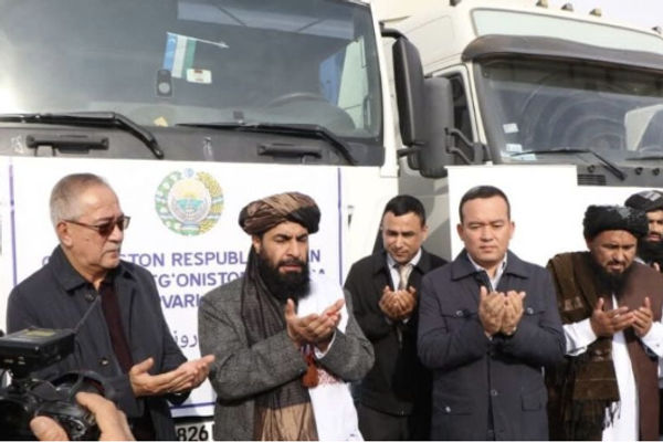 أوزبكستان ترسل 400 طن من المساعدات الإنسانية إلى أفغانستان