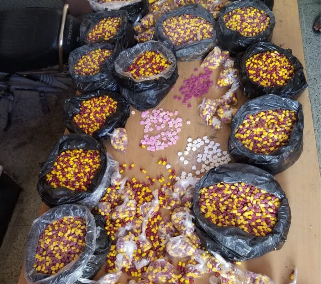 طالبان می‌گوید «۲۲۵ هزار تابلیت نشه‌آور» را در نیمروز کشف کرده است