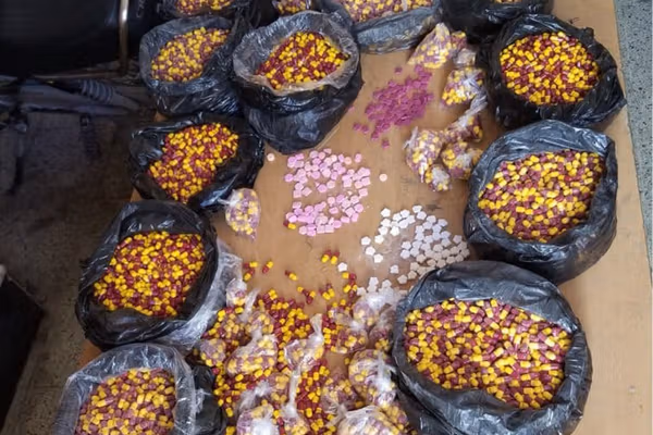 طالبان میگوید «۲۲۵ هزار تابلیت نشهآور» را در نیمروز کشف کرده است
