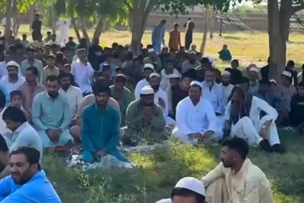 Hekmatyar's Party Celebrates Eid In Pakistan, Defying Taliban