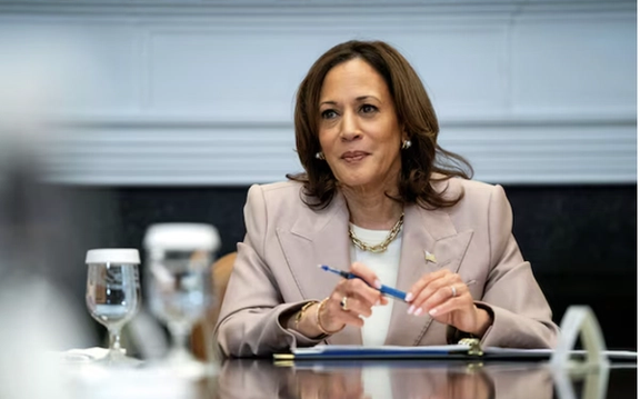 کمالا هرېس ټرمپ ته د «ای کیو» د ازموینې چلنج ورکړ