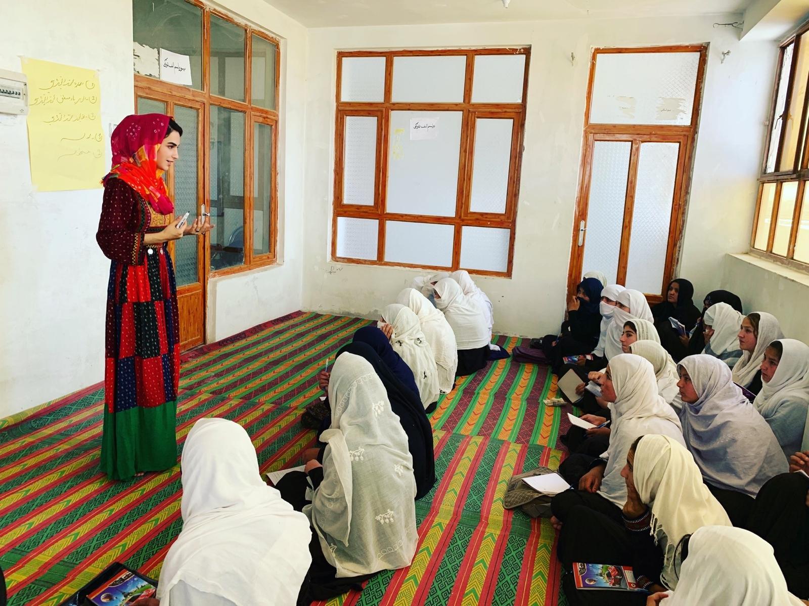 د زابل ولایت په ملالۍ ښوونځی کې نجونو زده کړي کولي