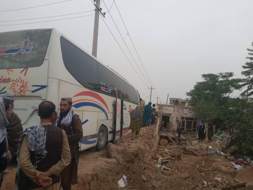 په بغلان کې د ټرافیکي پېښې له امله پنځه کسان مړه او ۱۱ نور ټپیان شوي