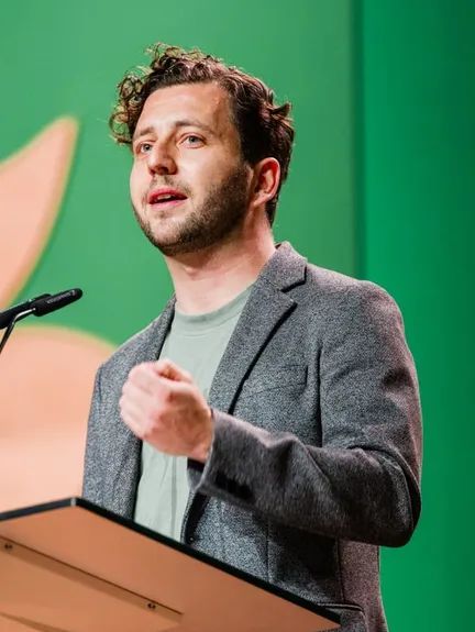 د جرمني د زرغون ګوند مشر: له پاکستانه د افغانانو اېستل او د برلین چلند د شرم وړ دی