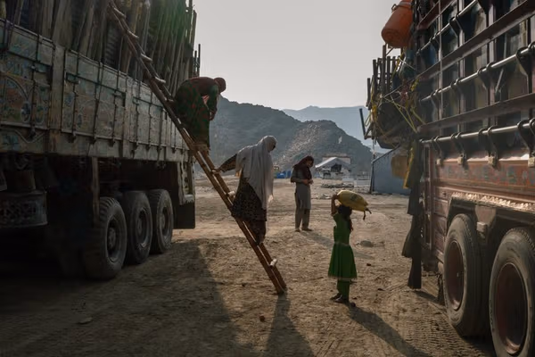 په ۲۰۲۵ کال کې په افغانستان کې پر ښځو فشار او د رسنیو محدودیتونه زیات شوي