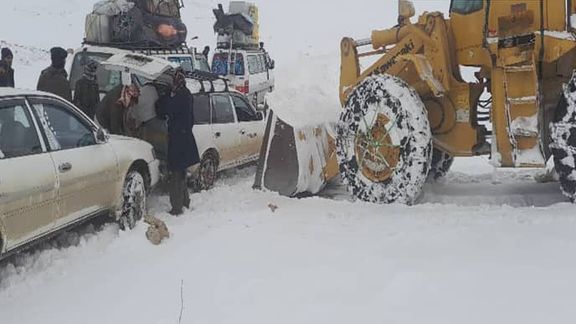 راه کابل - غور پس از برفباری سنگین بهروی ترافیک بسته شد