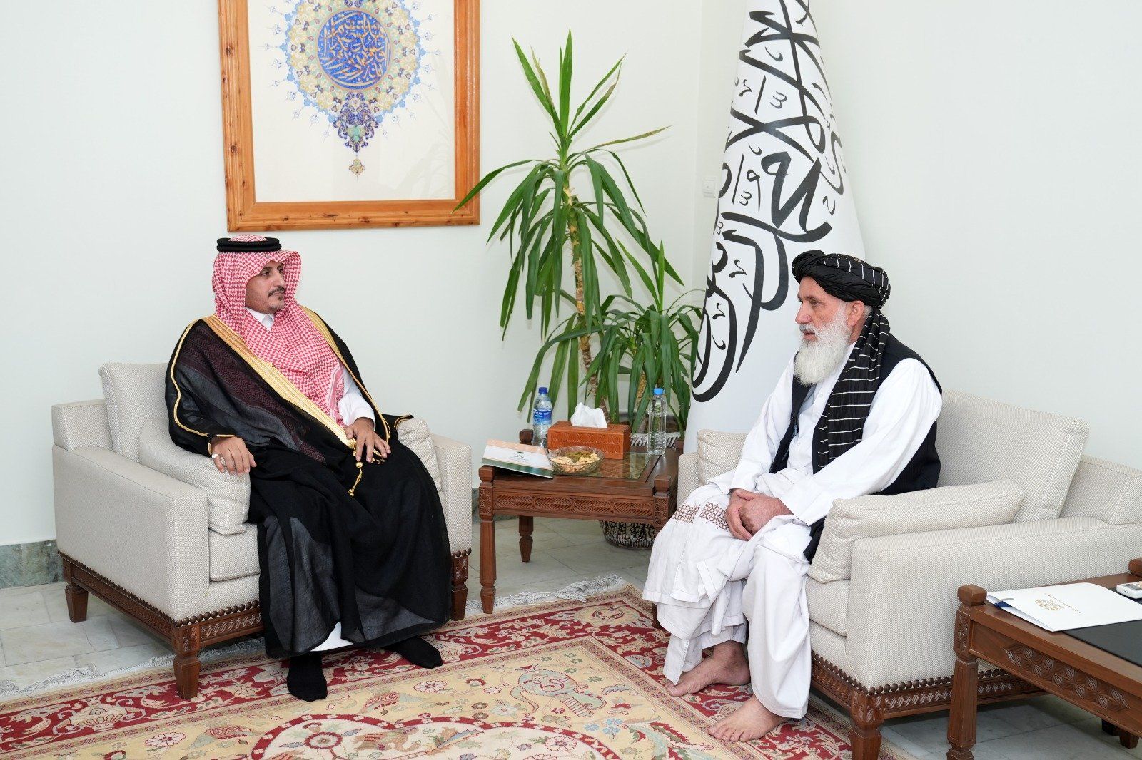 په کابل کې د سعودي سفیر او طالب چارواکي پر دوه‌اړخیزو اړیکو غږېدلي 