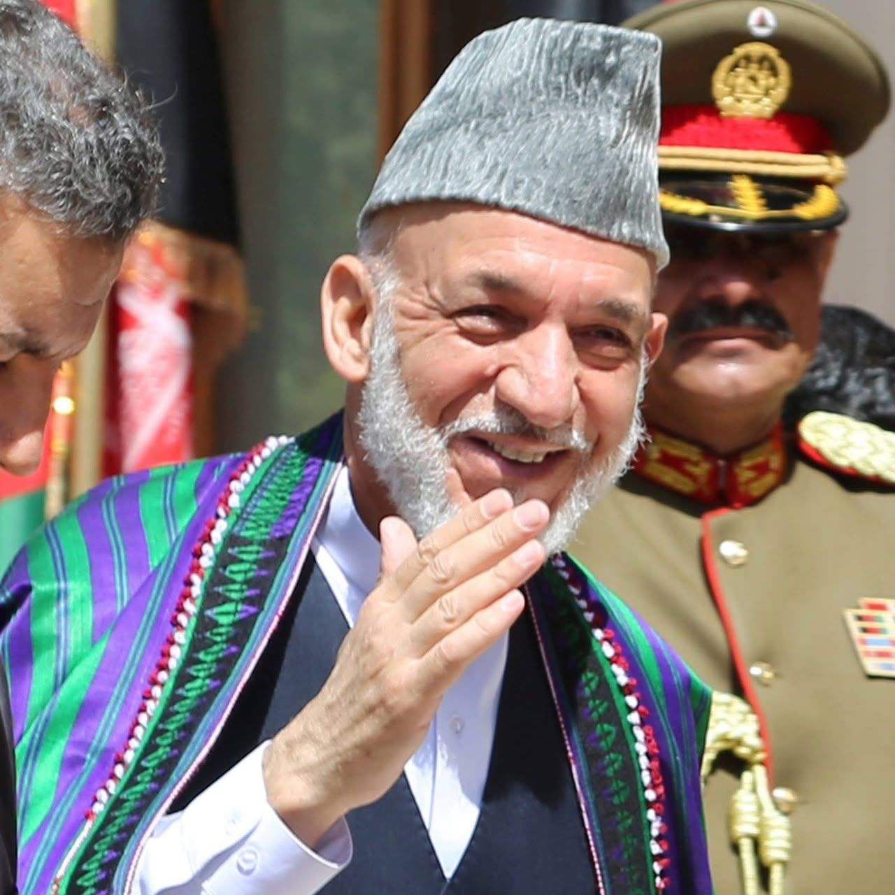 حامد کرزي یو ځل بیا د نجونو د ښوونځیو او پوهنتونونو د پرانیستلو غوښتنه وکړه
