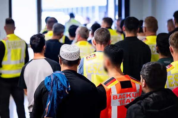 ألمانيا ترحّل 13 أفغانياً إلى كابل
