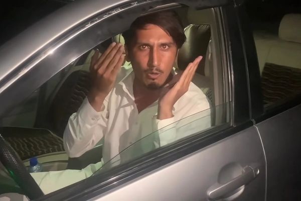 د طالب غړو خپلسرې محکمې؛ کونړ کې یوه طالب وسلهوال د خواله رسنیو یو فعال وهلی