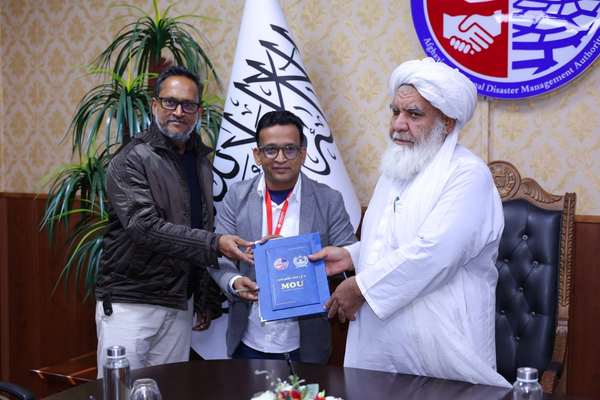 طالبانو د دوو نړۍوالو بنسټونو سره د درې اړخیزې همکارۍ هوکړهلیک لاسلیک کړ