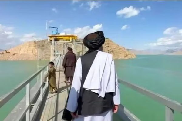 صحيفة إيرانية: على طهران وقف غطرسة طالبان التي تعمل ضمن أجندة أجنبية لإسقاط النظام