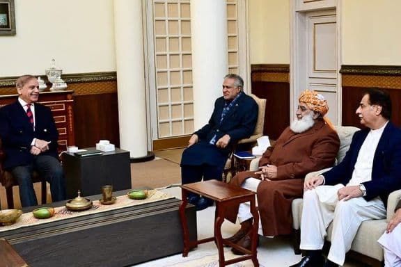 مولانا فضل الرحمان: په پاکستان کې به دیني مدرسې ثبت شي