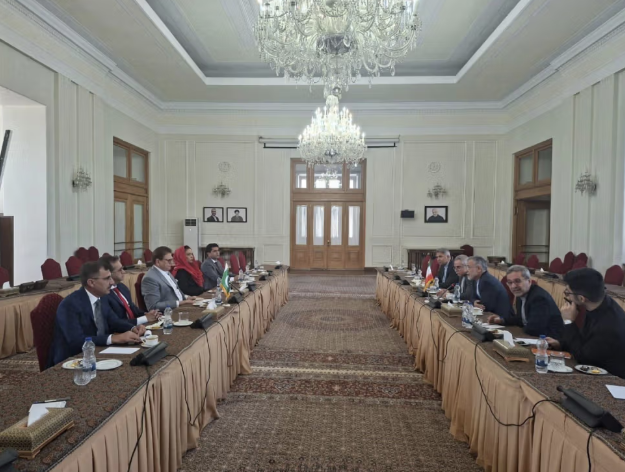 باكستان تبحث مع إيران الأمن الإقليمي وأوضاع أفغانستان