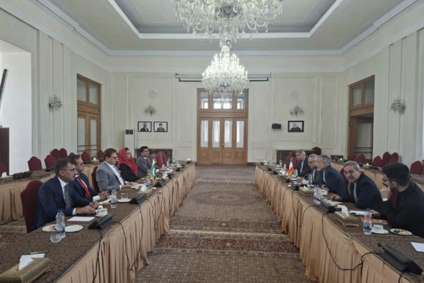 باكستان تبحث مع إيران الأمن الإقليمي وأوضاع أفغانستان