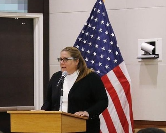 کاردار سفارت امریکا میگوید در سفرش به پاکستان وضعیت مهاجران افغان را بررسی میکند