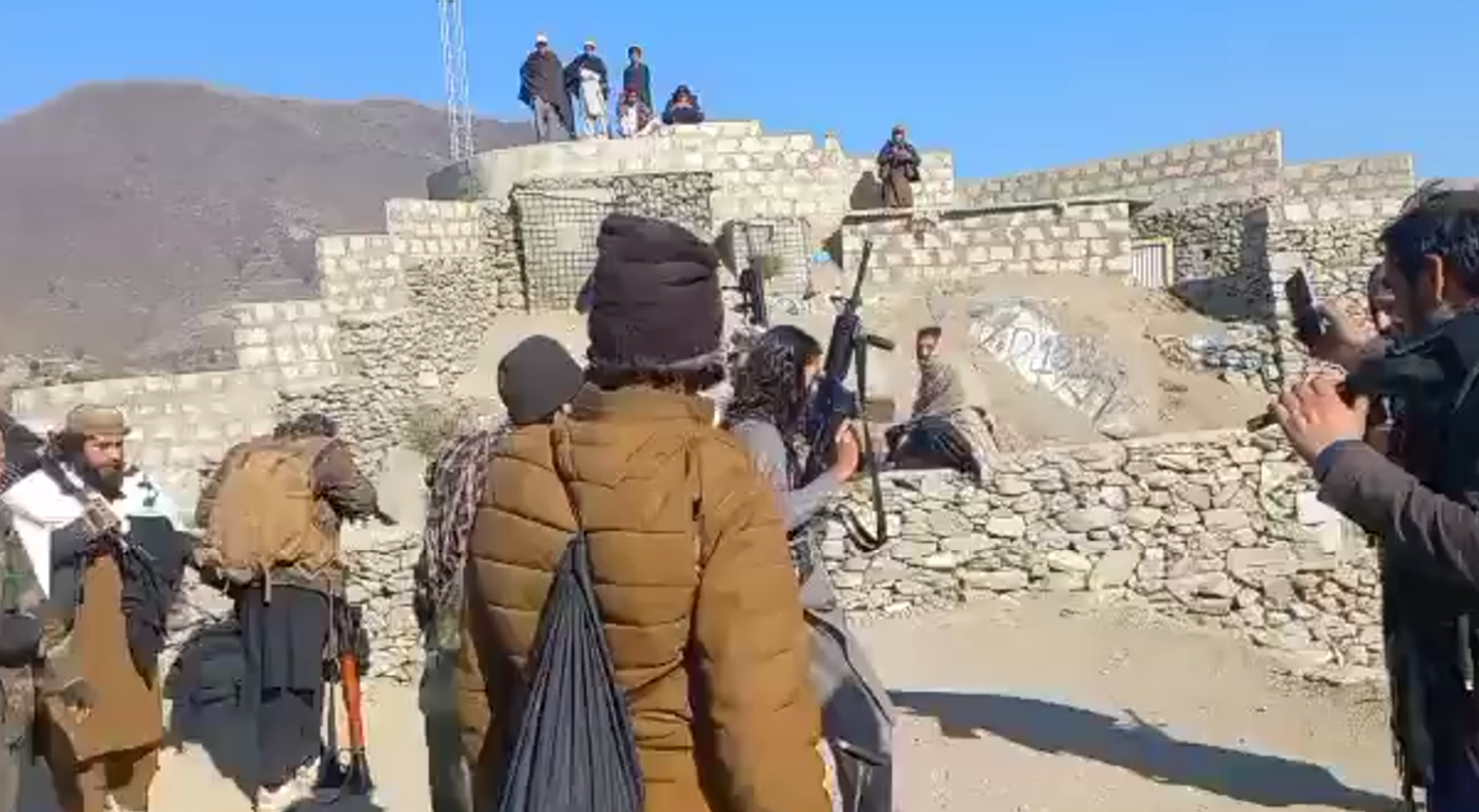 پاکستاني طالبانو په باجوړ کې پنځه امنیتي پوستې نیولې دي