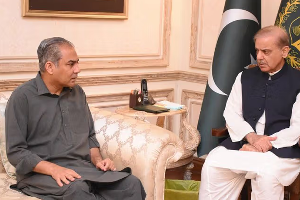 Pakistan’s Interior Minister Briefs PM On Afghan Deportation Plan