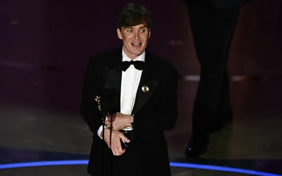 کیلین مورفی جایزه بهترین بازیگر مرد را برد
