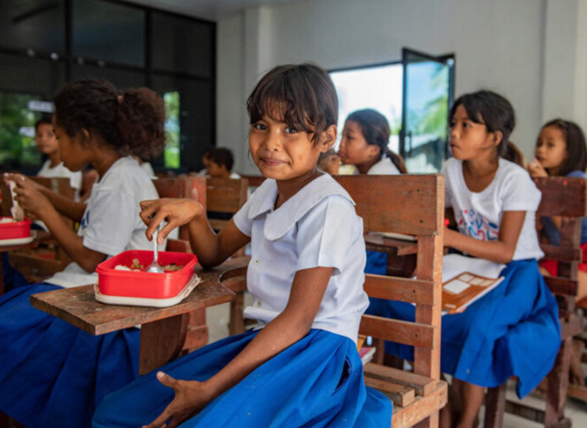 د خوړو نړۍوال پروګرام خبرداری: په نړۍ کې هره ورځ سل مېلیونه ماشومان ښوونځيو ته وږي ځي