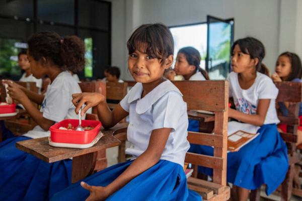 د خوړو نړۍوال پروګرام خبرداری: په نړۍ کې هره ورځ سل مېلیونه ماشومان ښوونځيو ته وږي ځي