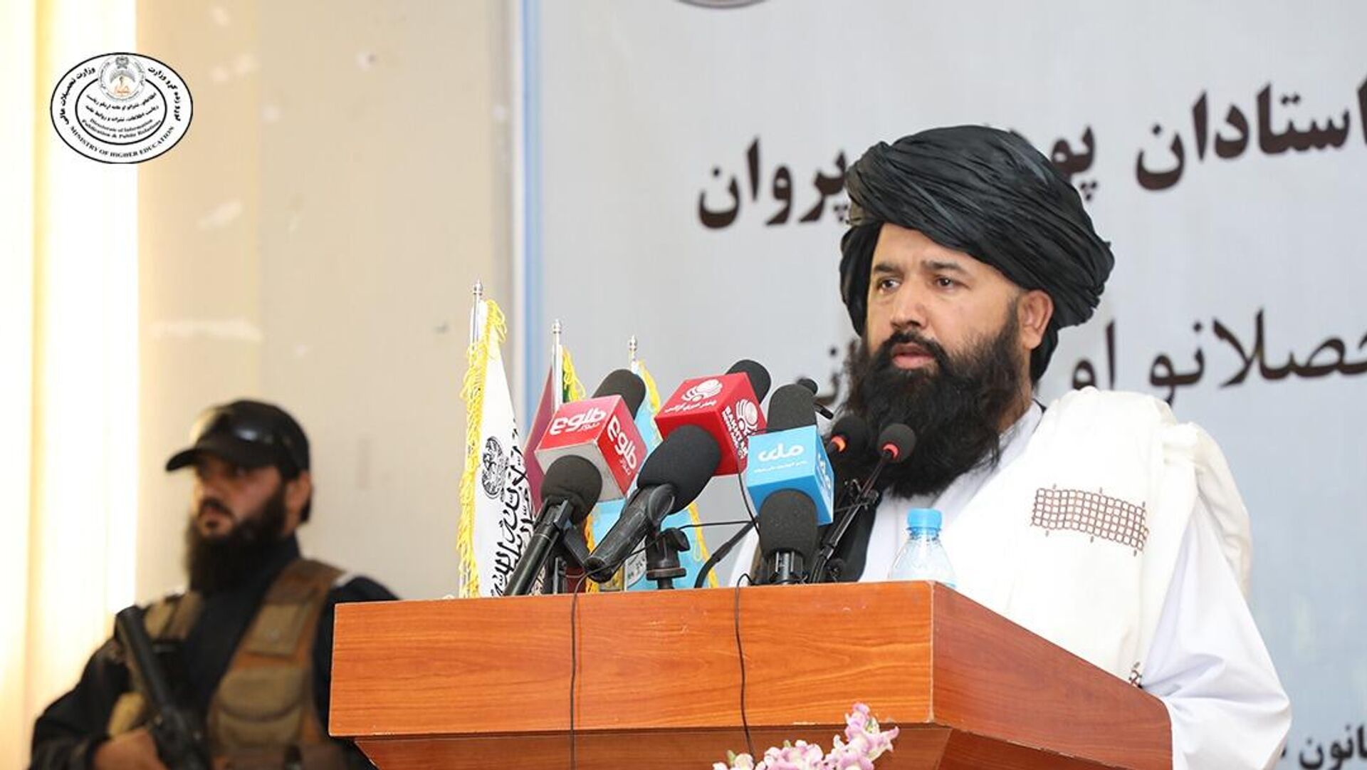 ندامحمد ندیم د عصري زده کړو په څېر په دیني علومو کې هم پر ماسټرۍ او دکتورا ټینګار کړی