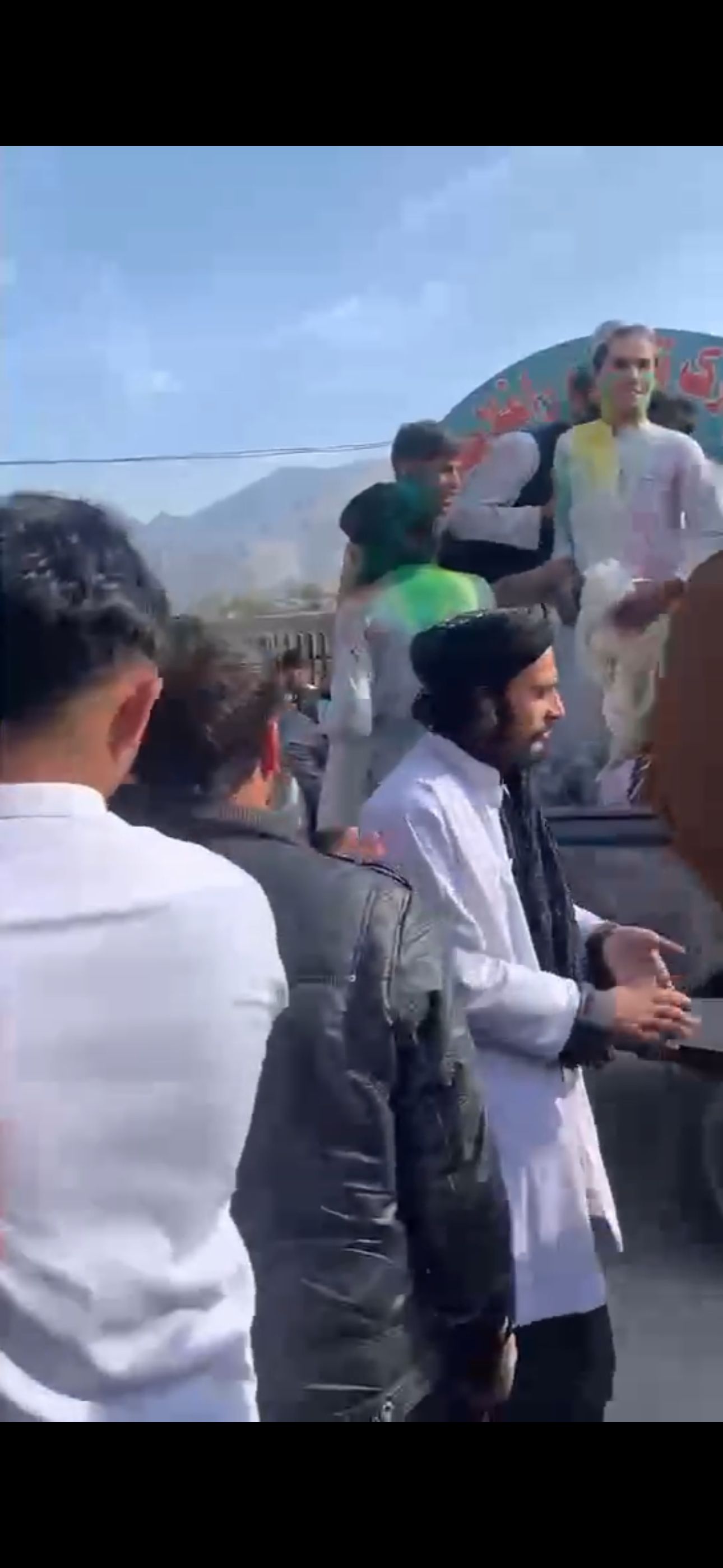 طالبانو په کونړ کې د فراغت په مراسمو کې د ملي بیرغ له امله ۱۰ تنه ونیول