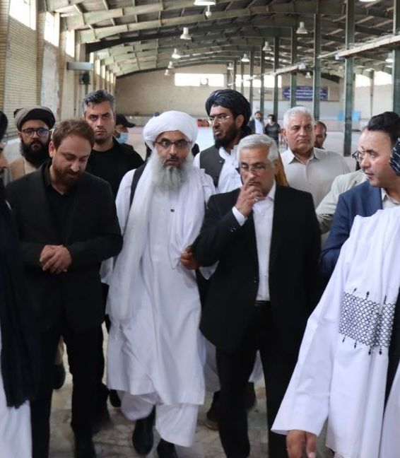 د هرات لپاره د طالبانو والي په ایران کې د افغان کډوالو یوه پنډغالي ته ورغلی