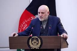 عمر داودزی: ولسمشر اشرف غني نه غوښتل چې لاړ شي بلکې ملګرو مجبور کړ