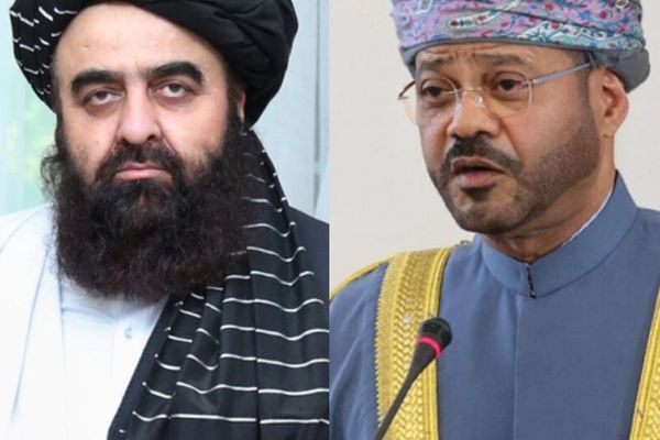 متقی با وزیر خارجه عمان درباره تنش طالبان با پاکستان گفتوگو کرد