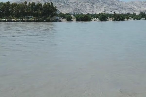 بعد التوتر مع باكستان.. زعيم طالبان يأمر بتسريع بناء سدّ على نهر كنر