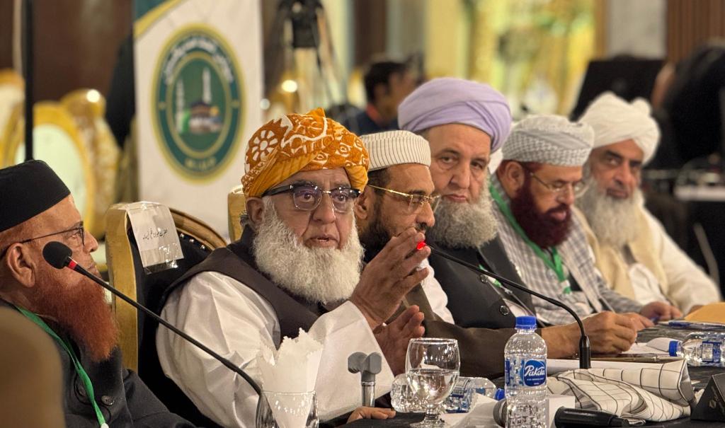 د پاکستان دیني عالمان: افغان طالبان او پاکستان دې خپلې ستونزې د خبرو له لارې حل کړي