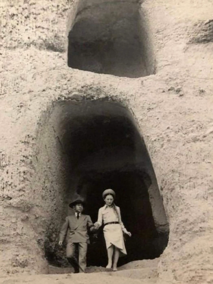 د منډیګک بنسټ له خوا ساتل شوی د ۱۹۷۲ کال د بودايي څمڅو انځور