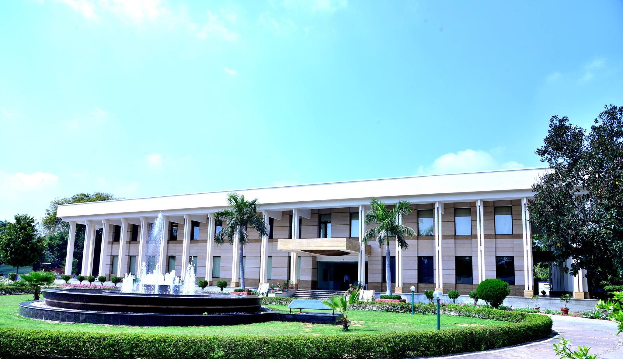 منابع: هند در حال رای‌زنی برای سپردن سفارت افغانستان به دیپلومات‌های طالبان است