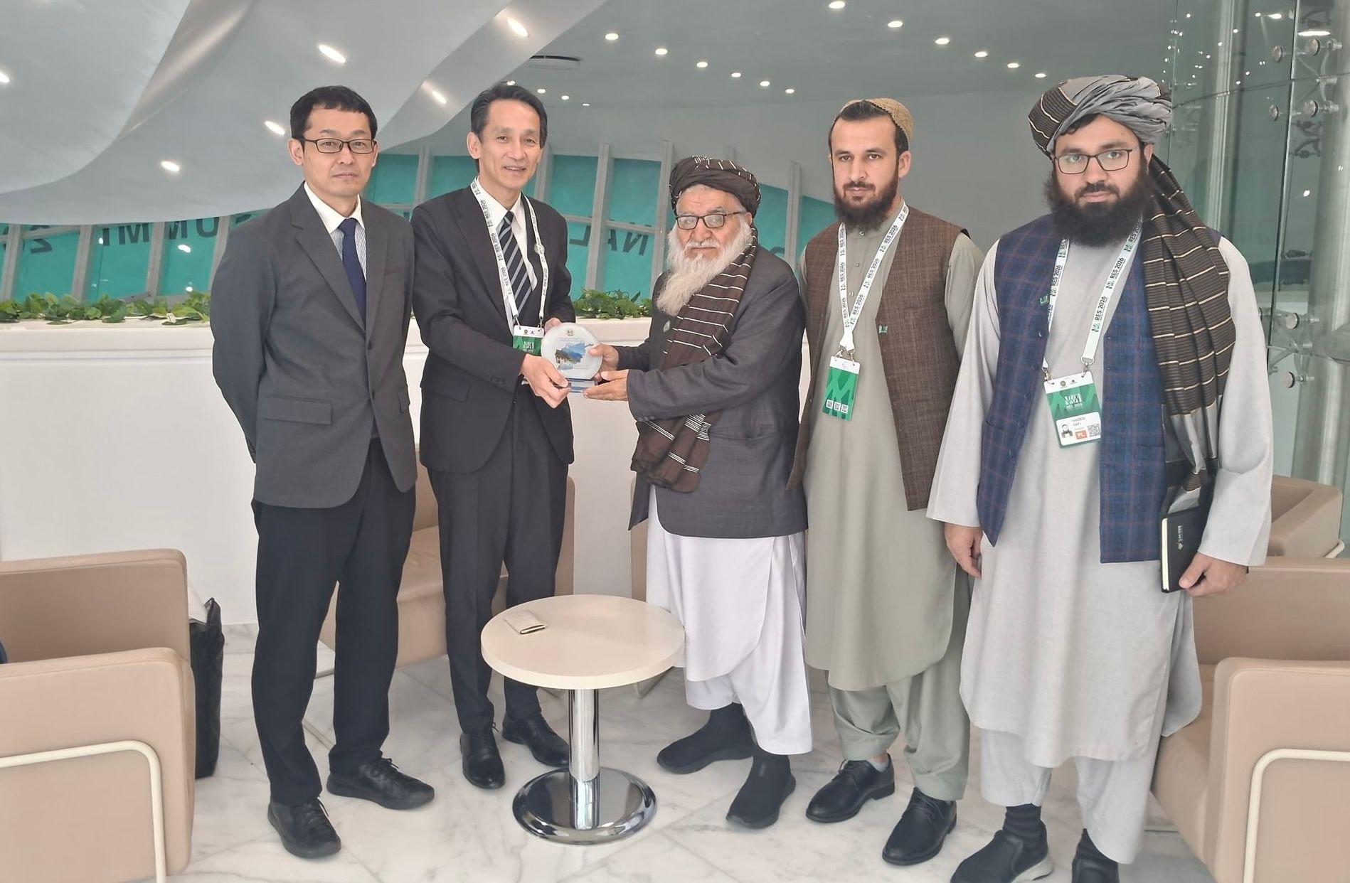 طالبانو او جاپاني چارواکو د چاپیریالي وضعیت د خوندیتوب او همکاریو په تړاو ګډه ناسته کړې