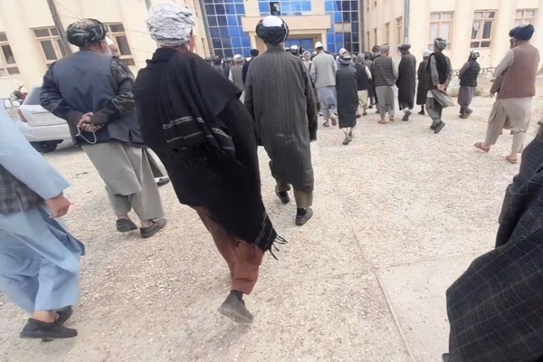 عدد من سكان فارياب يحتجون ضد حركة طالبان