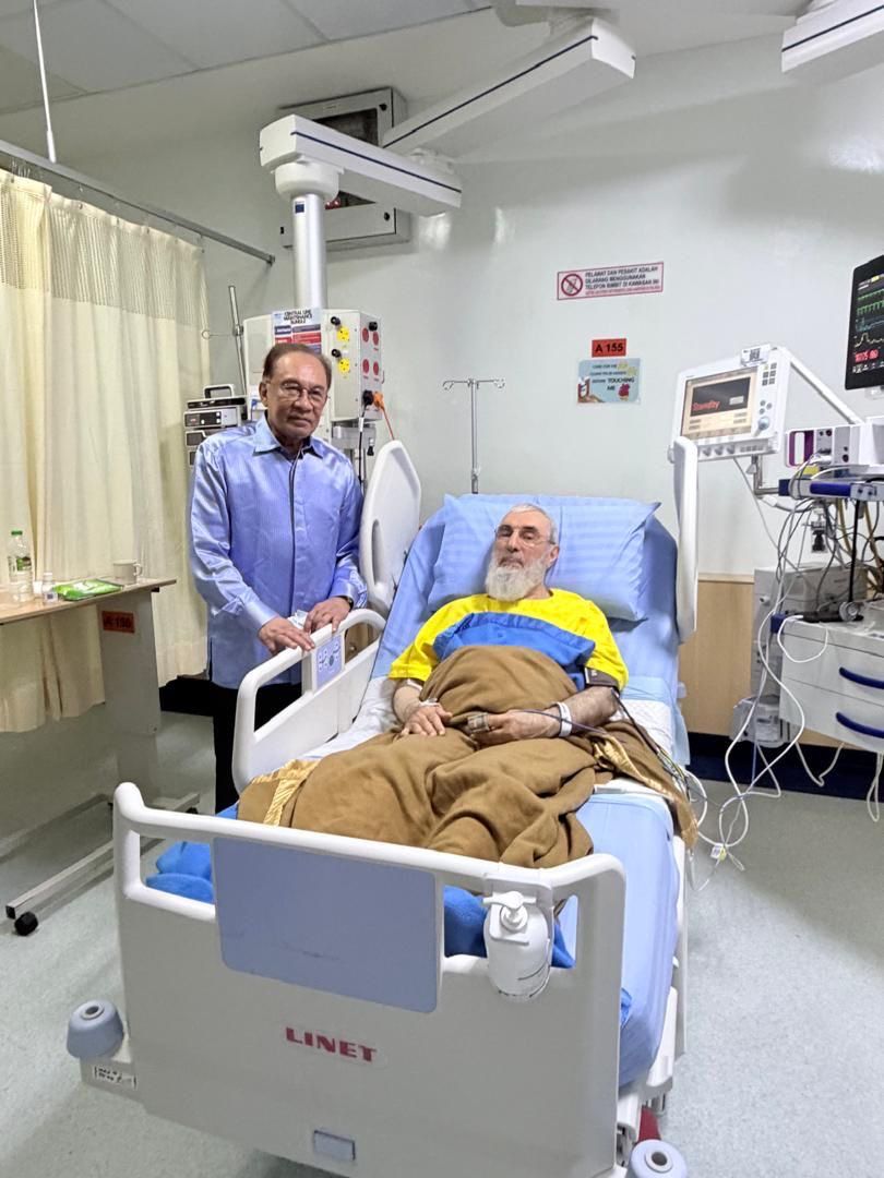 نخست‌وزیر مالزیا به عیادت حکمتیار رفت