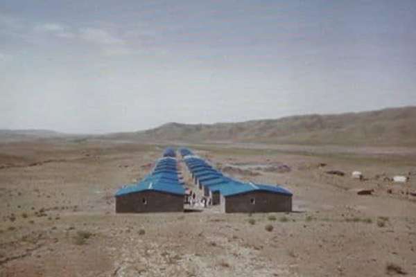 اتاق مشترک تجارت افغانستان و ایران ۴۶ خانه به زلزلهزدگان گلران هرات تحویل داد