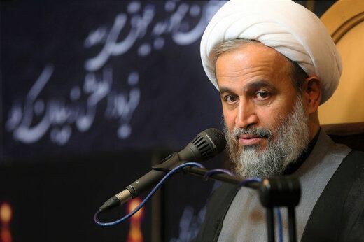 سخنران دفتر خامنه‌ای: می‌گویند اگر کسی مدافع حجاب باشد، طالبان است