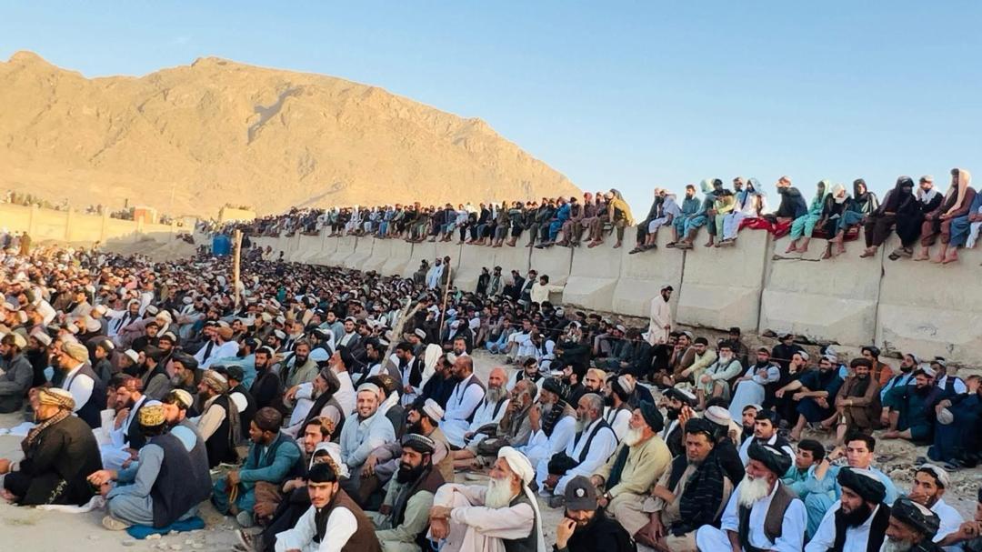 د طالبانو د بندیزونو باوجود سلګونه کندهاریان د شالمار میلې ته ورغلي