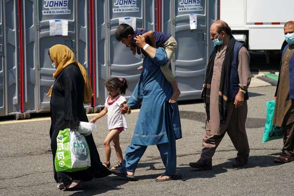 ۱۰ عضو کانگرس با بستن دفتر هماهنگی انتقال افغانها به امریکا مخالفت کردند