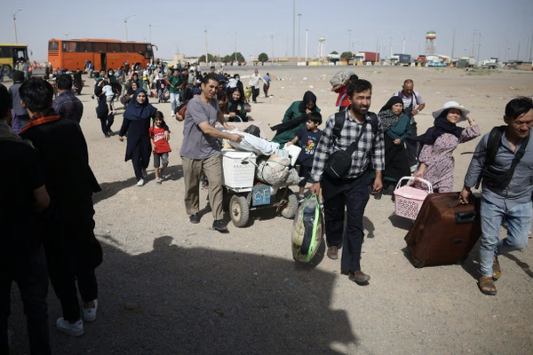 الأمم المتحدة تستعد لاحتمال عودة موجة جديدة من اللاجئين الأفغان من إيران