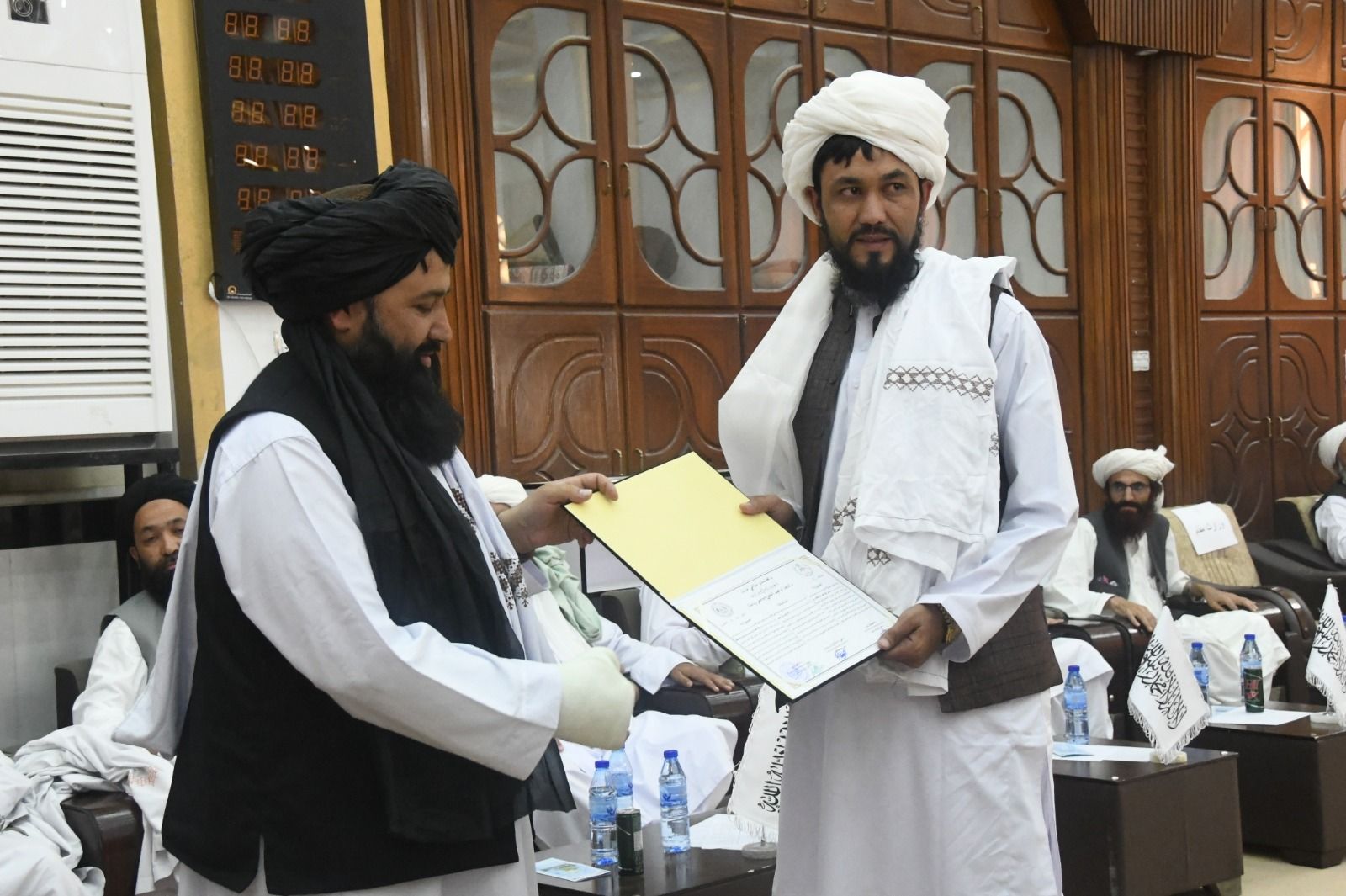 سفارت طالبان در اسلام‌آباد ۱۶۱ هزار دالر برای خرید کتاب دو مدرسه دینی در قندهار پرداخت