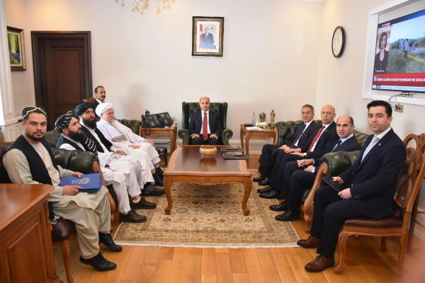 ترکیه کې طالب سفیر د ترکیې له کورنیو چارو وزارت مرستیال سره د افغانانو پر ستونزو غږیدلی