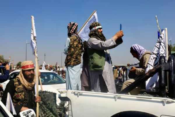 Taliban Publicly Flogs Two Men In Kabul For Extramarital Affairs